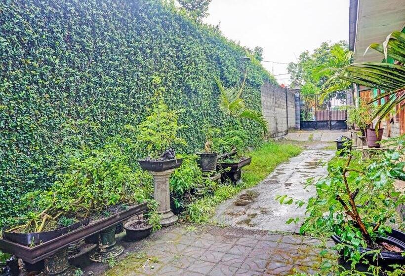 בית מלון כפרי Spot On 91697 Nyaman Homestay Syariah