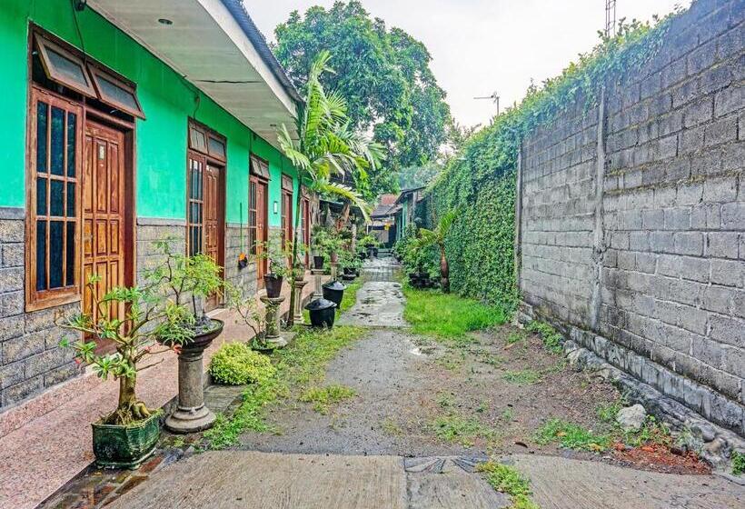 בית מלון כפרי Spot On 91697 Nyaman Homestay Syariah