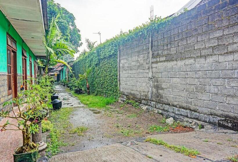 בית מלון כפרי Spot On 91697 Nyaman Homestay Syariah