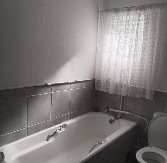 Пансион Valla S Self Catering