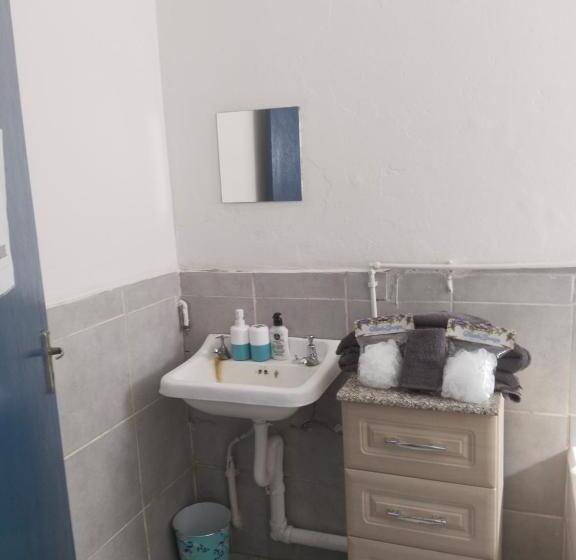 Пансион Valla S Self Catering