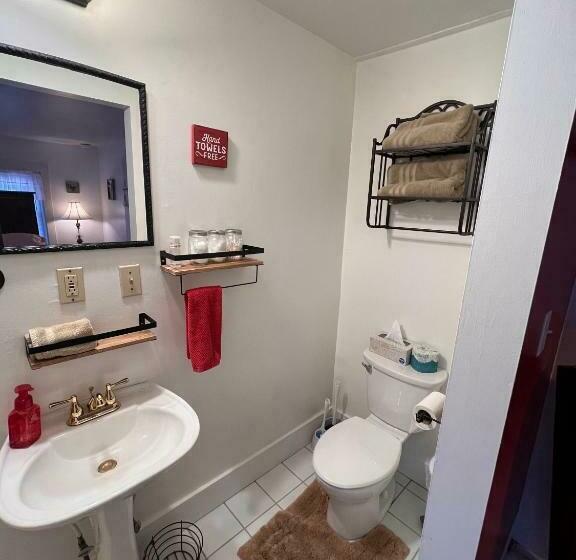 The Farmhouse Inn Bed And Breakfast