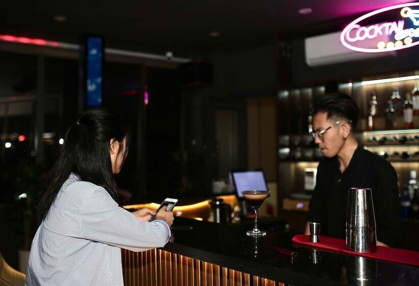 Hanz Light House Condo