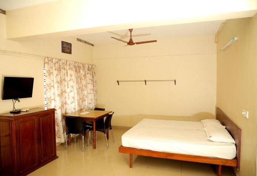 호텔 Ashish Tourist Home