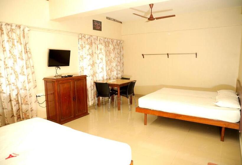 호텔 Ashish Tourist Home