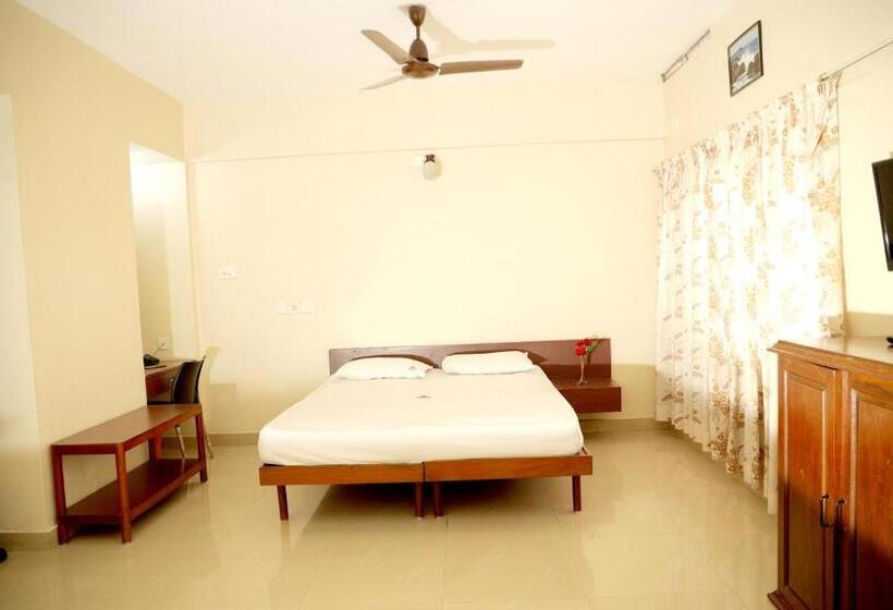 فندق Ashish Tourist Home