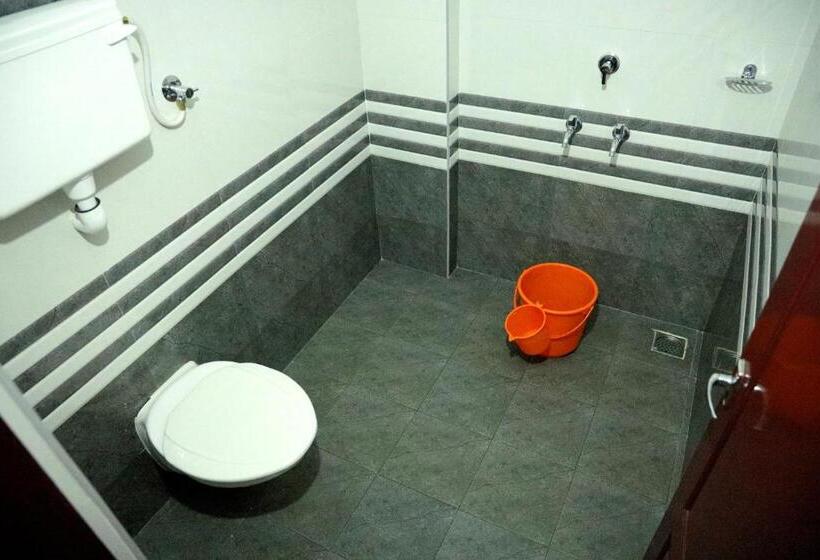 호텔 Ashish Tourist Home