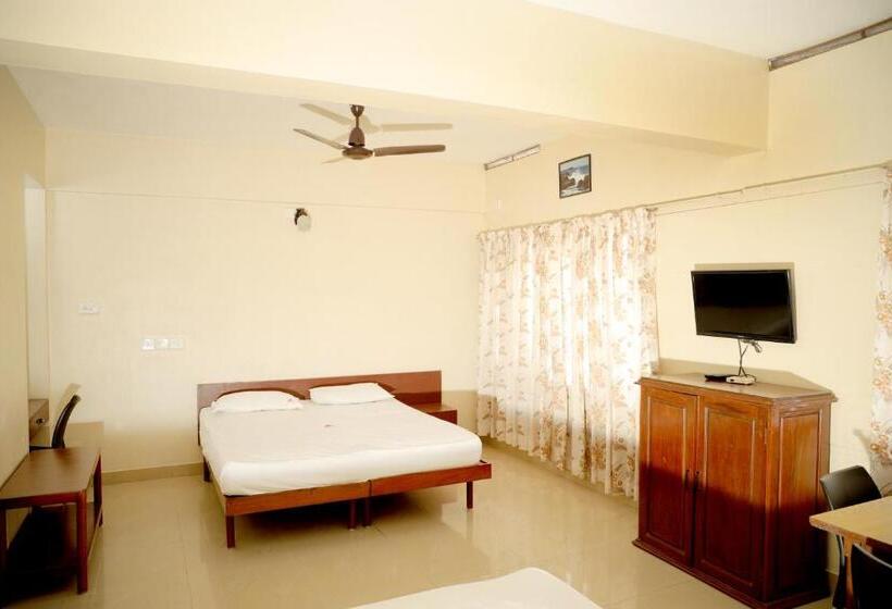 호텔 Ashish Tourist Home