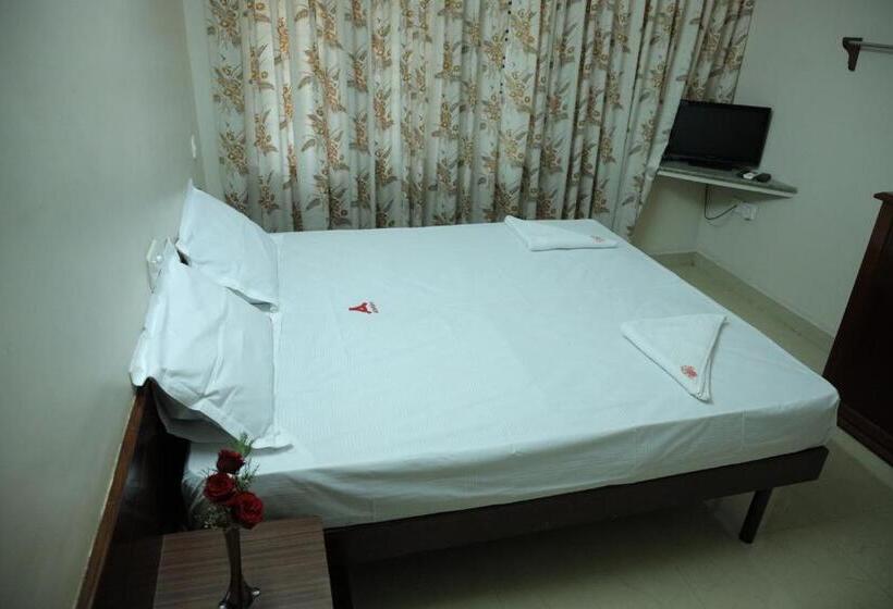 호텔 Ashish Tourist Home