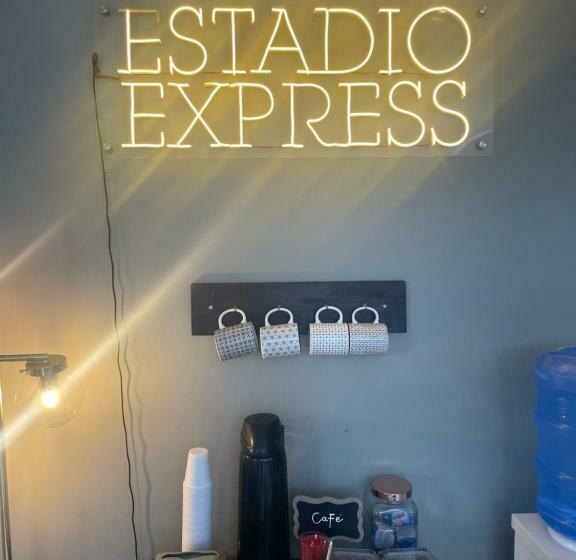 ホテル Estadio Exprés