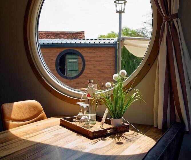 Отель Seaside Resort