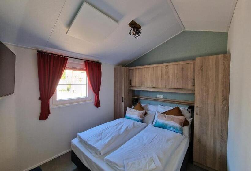 Отель Seaside Resort