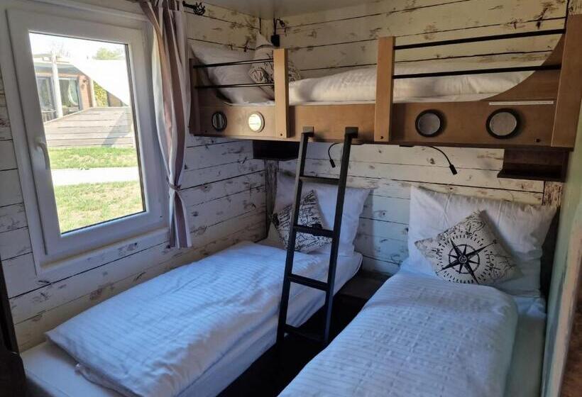 Отель Seaside Resort