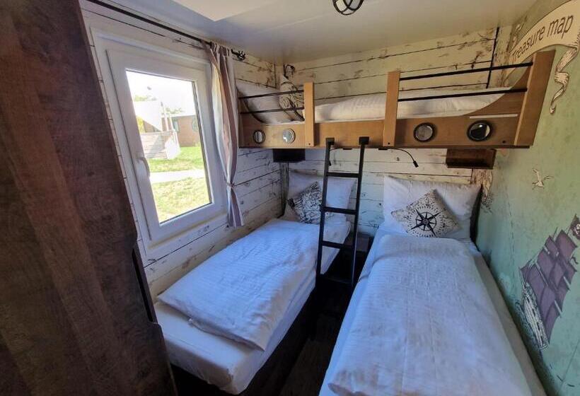 Отель Seaside Resort