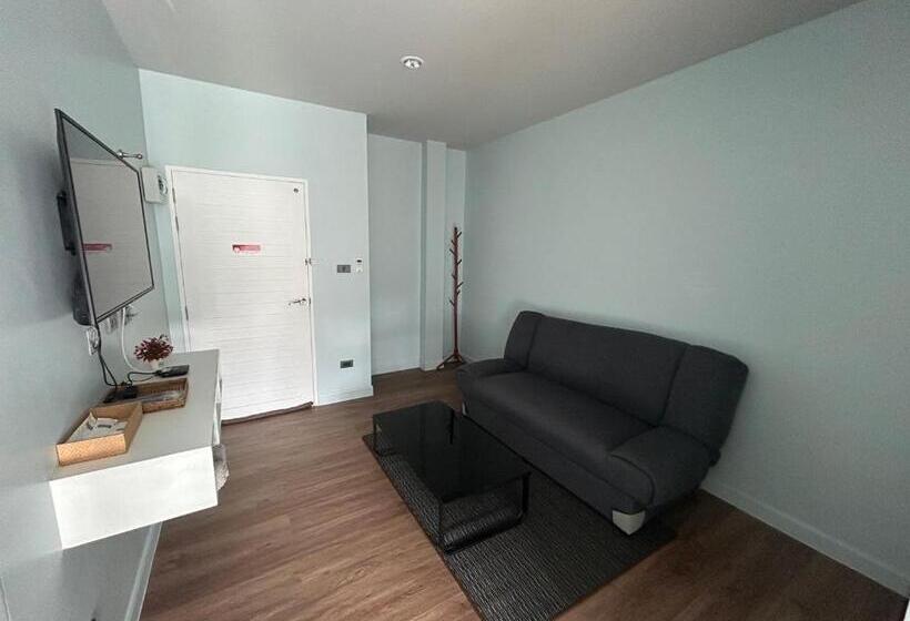 בית מלון כפרי Triple J Hometel