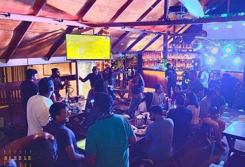 호스텔 Sizzle Sports Club