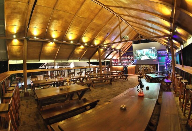 호스텔 Sizzle Sports Club