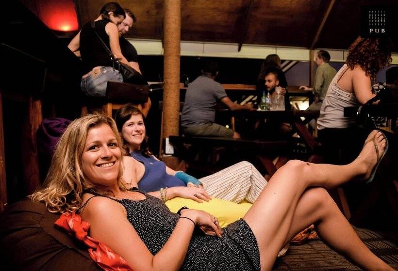 호스텔 Sizzle Sports Club