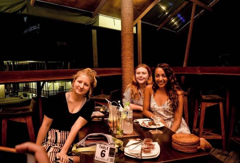 호스텔 Sizzle Sports Club