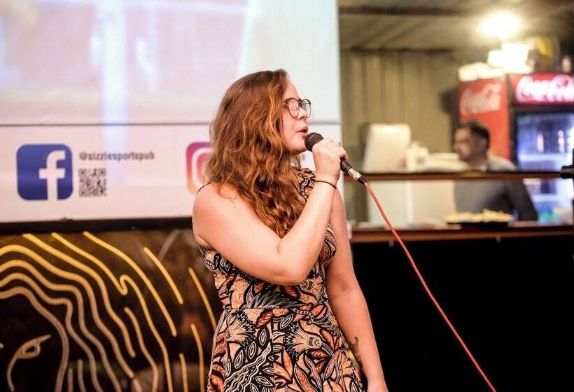 호스텔 Sizzle Sports Club