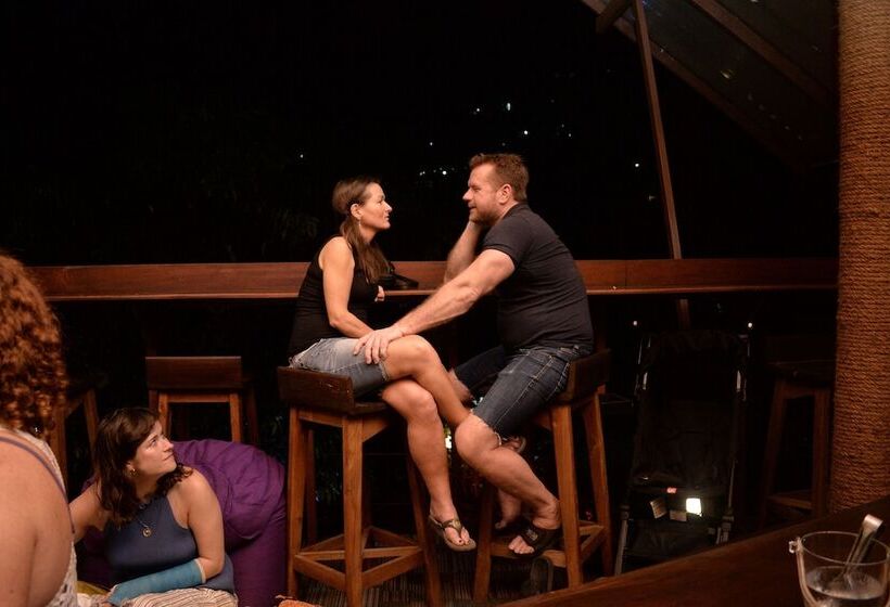 호스텔 Sizzle Sports Club