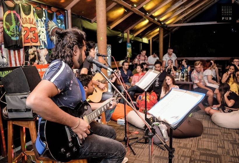 호스텔 Sizzle Sports Club