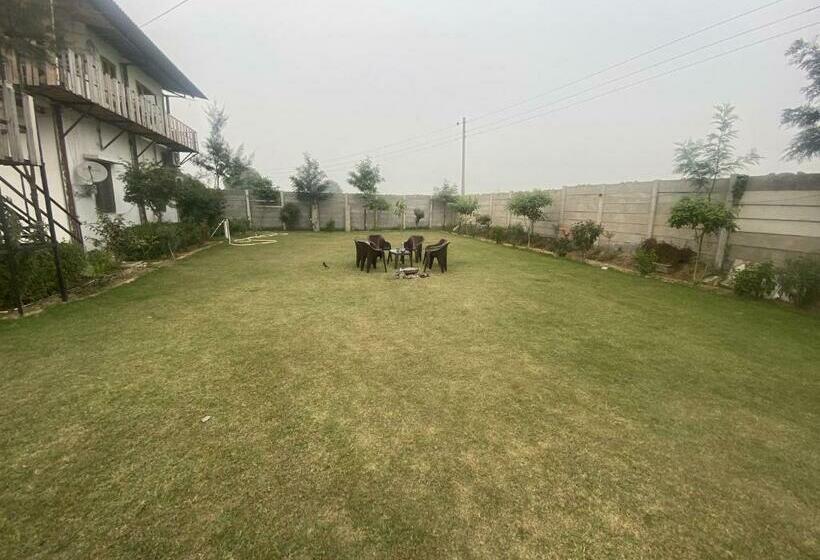 בית מלון כפרי Atulyam Farms