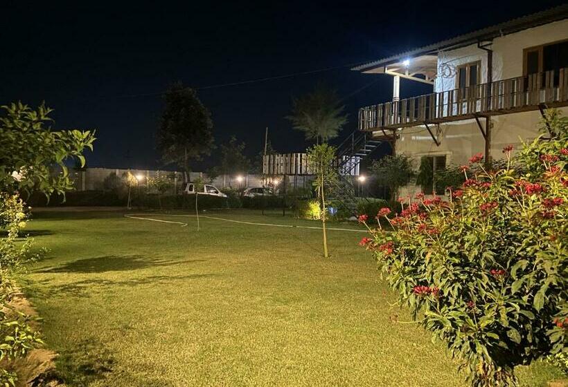 בית מלון כפרי Atulyam Farms