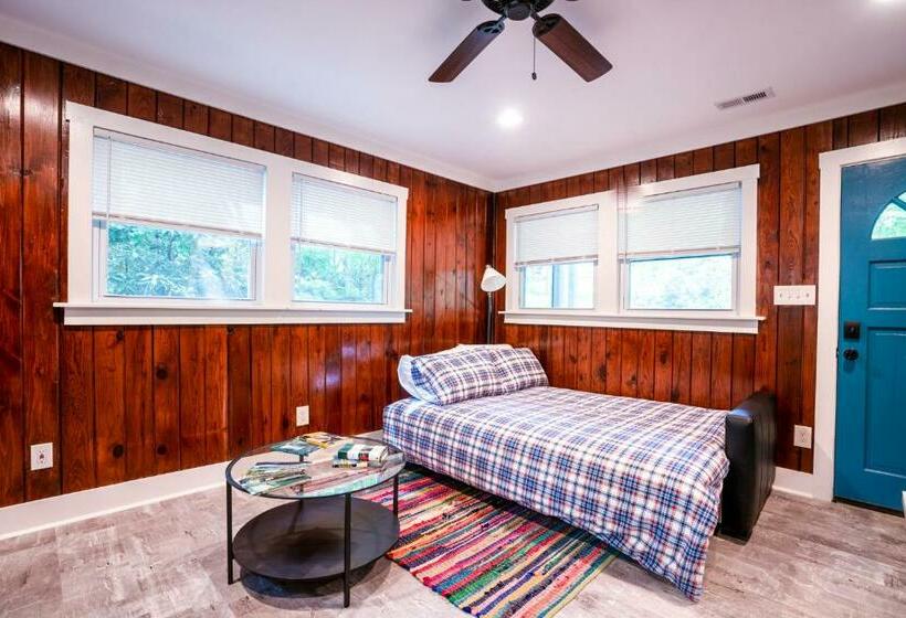 בית מלון כפרי Foggy Bottom Cabins