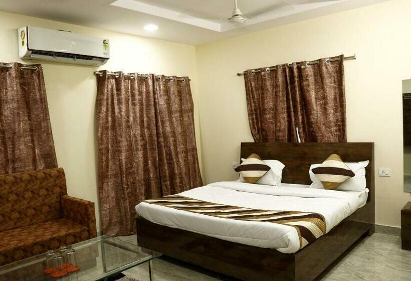 Отель King Edward Memorial 50 Mtrs From Railway Station