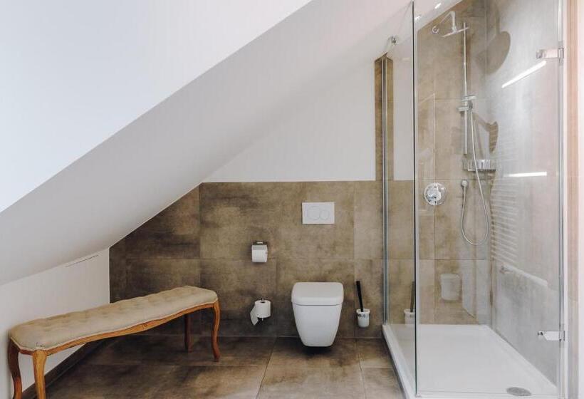 בית מלון כפרי Little 7   Boutique