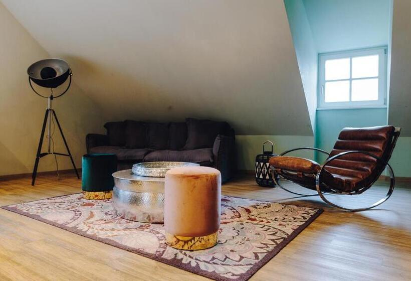 בית מלון כפרי Little 7   Boutique