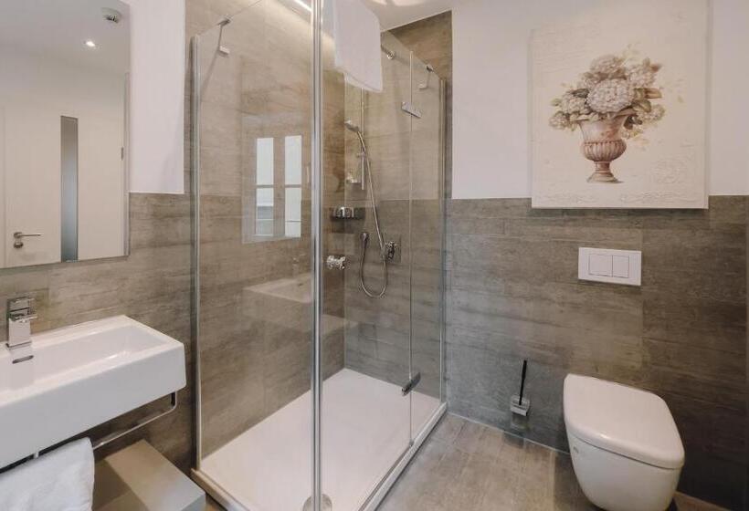 בית מלון כפרי Little 7   Boutique