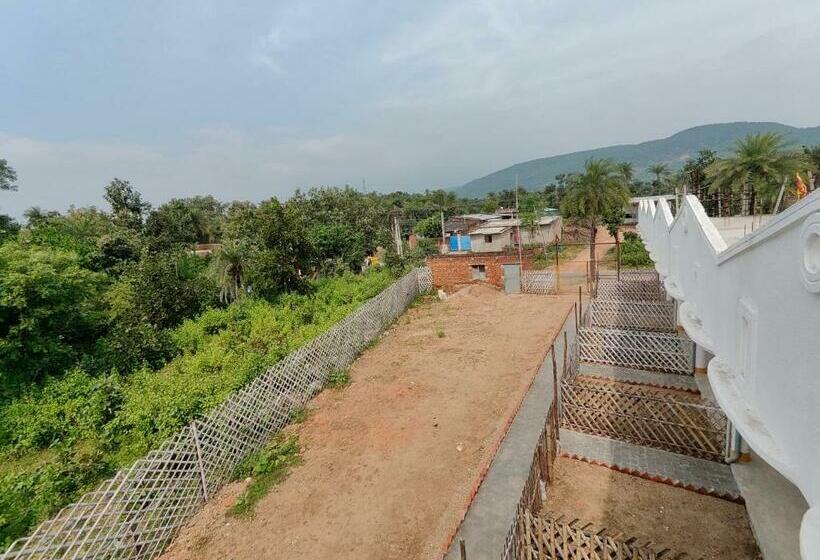 בית מלון כפרי Prakritir Prangone