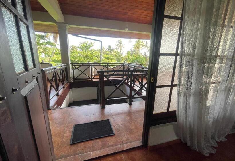 Serendipity Beach Hotel Unawatuna