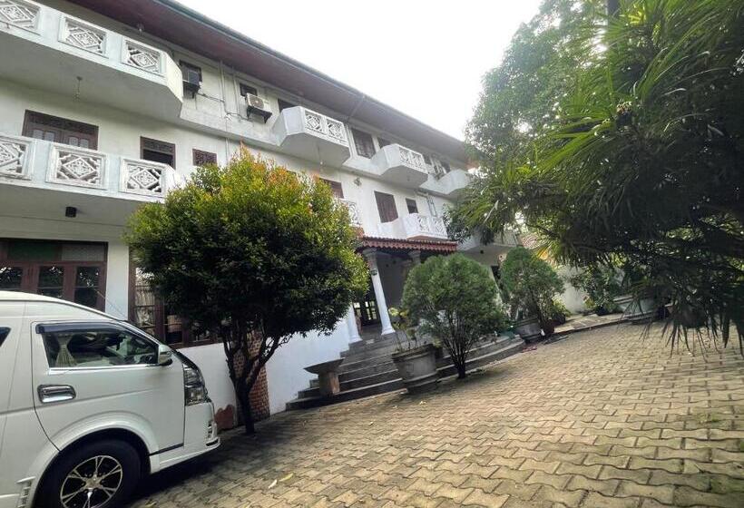 Serendipity Beach Hotel Unawatuna