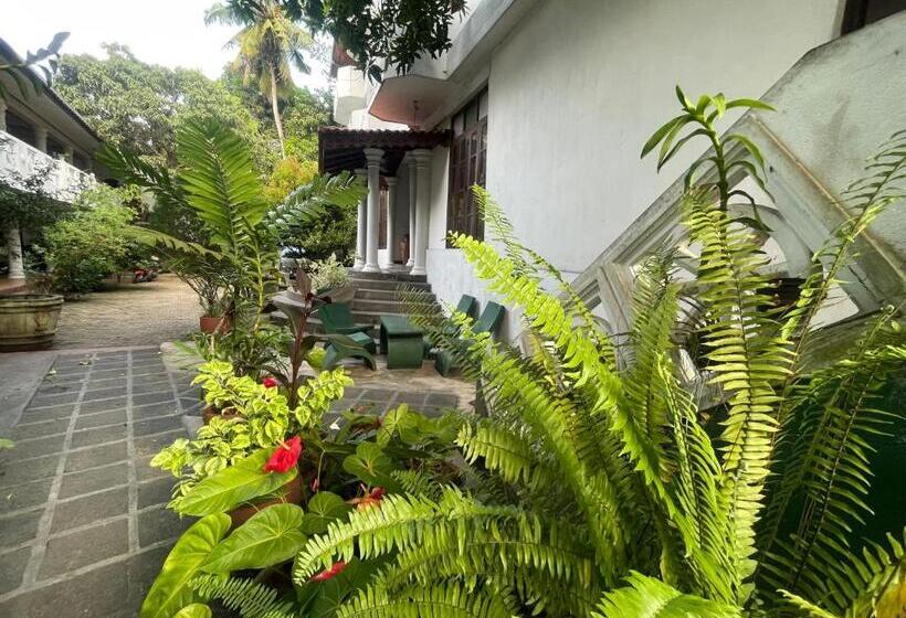 Serendipity Beach Hotel Unawatuna