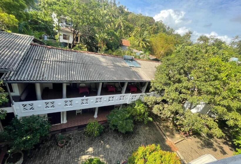 Serendipity Beach Hotel Unawatuna