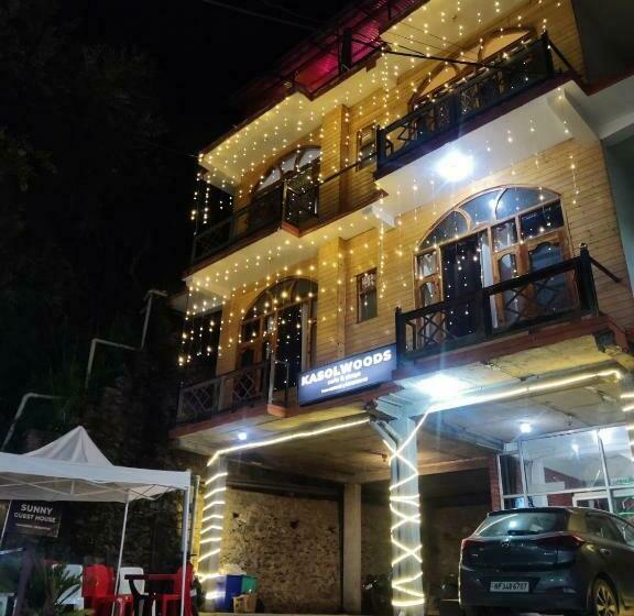 ペンション Kasolwoods Cafe & Stay, Main Market, Old Kasol