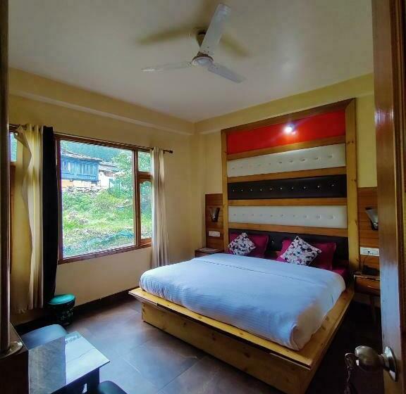 ペンション Kasolwoods Cafe & Stay, Main Market, Old Kasol