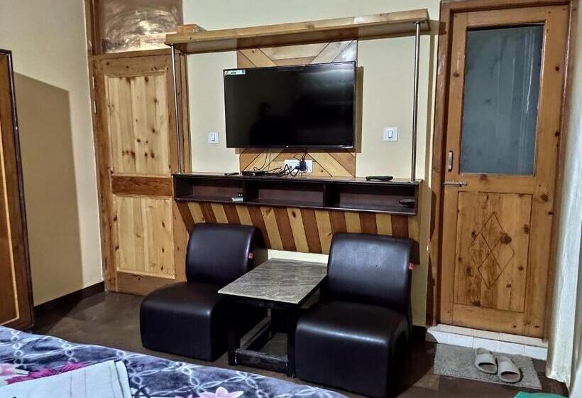 ペンション Kasolwoods Cafe & Stay, Main Market, Old Kasol