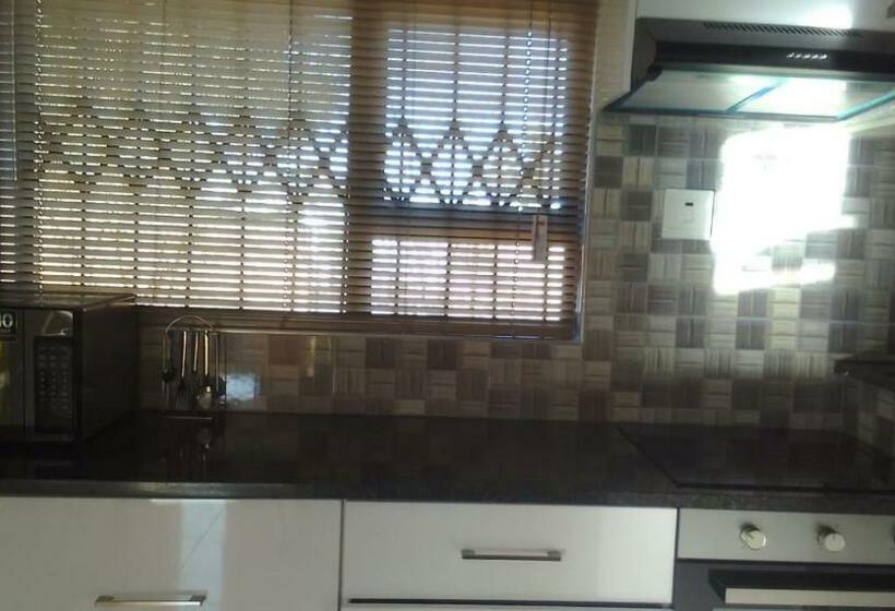 פנסיון The Glory House