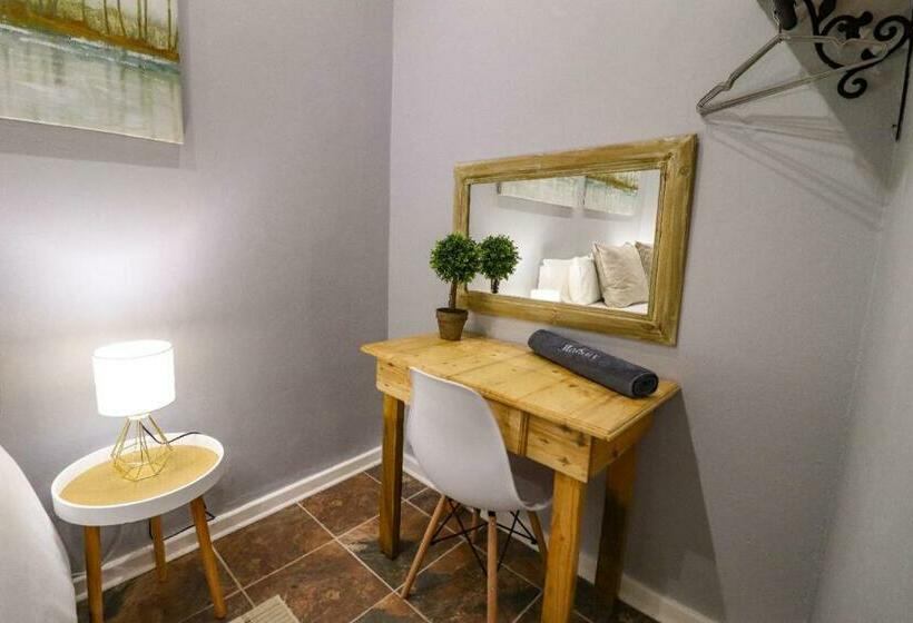 Пансион The Honeycomb 2