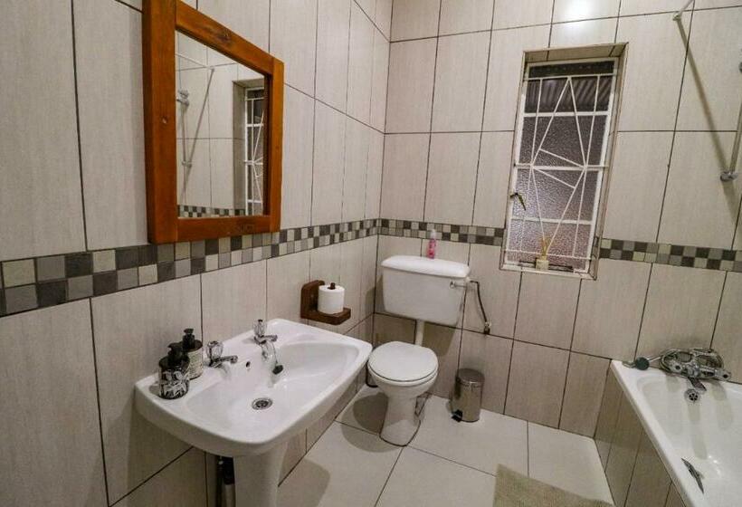 Пансион The Honeycomb 2