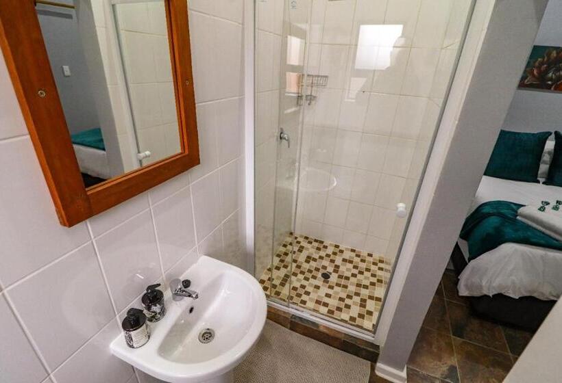 ペンション The Honeycomb 2