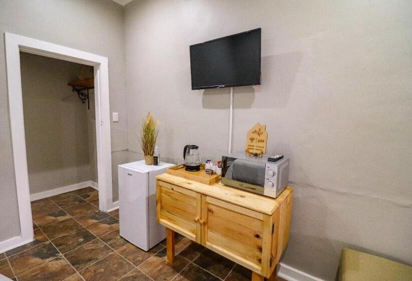 Пансион The Honeycomb 2