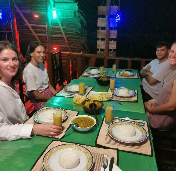 The Traveller S Hostel & Private Rooms