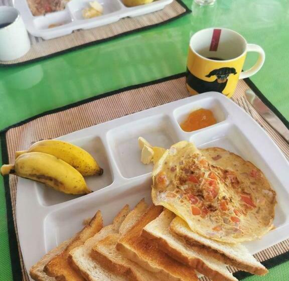 The Traveller S Hostel & Private Rooms