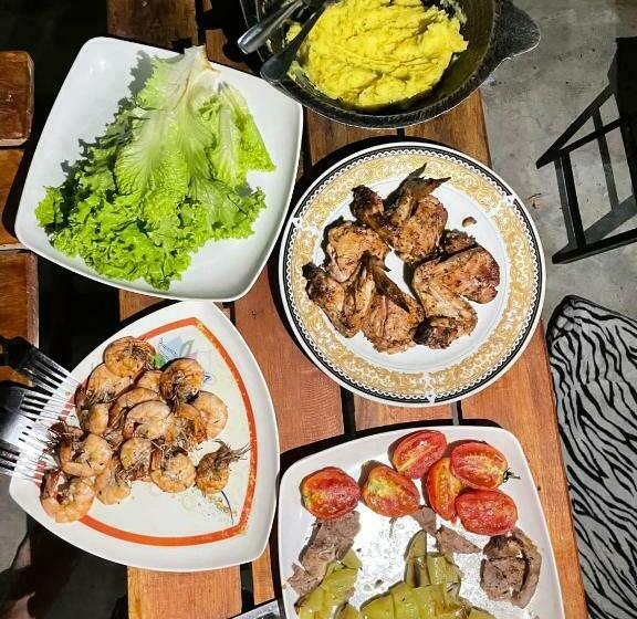 The Traveller S Hostel & Private Rooms