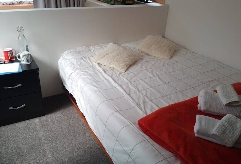 تختخواب و صبحانه Lioness Estate   Dunedin